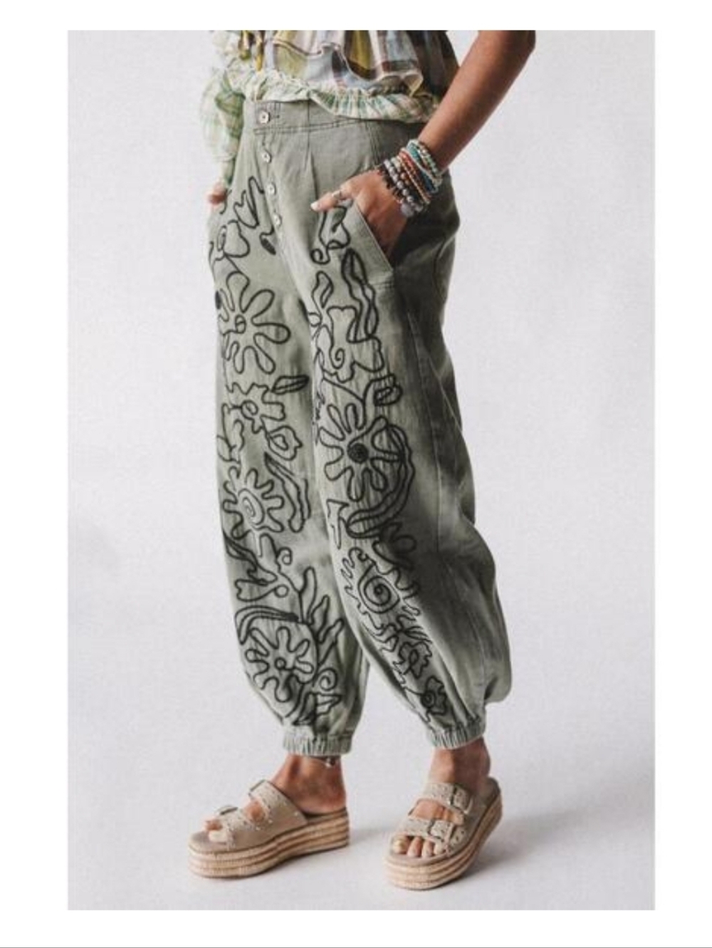 POL Floral Embroidered Pattern Solid Cotton Twill Jogger Pants Size Medium